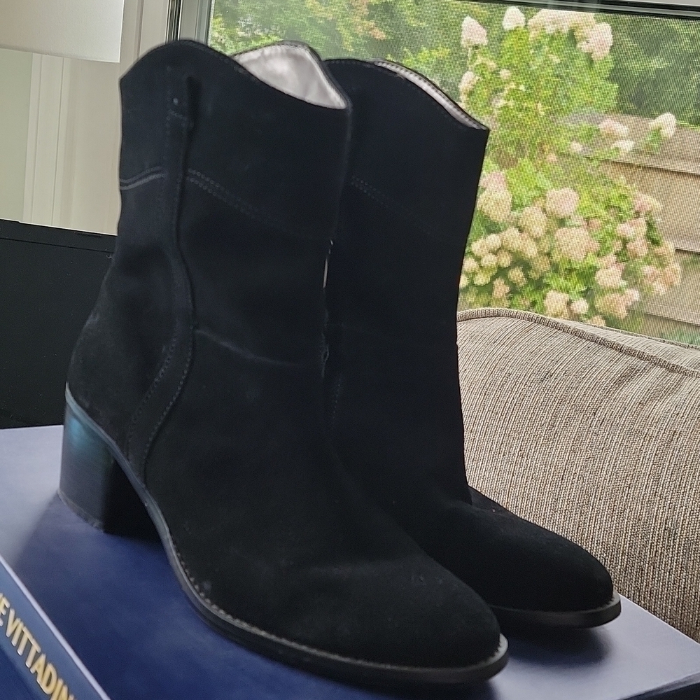 Adrienne Vittadini Fondzie Black Suede boots 9 - Picture 2 of 11
